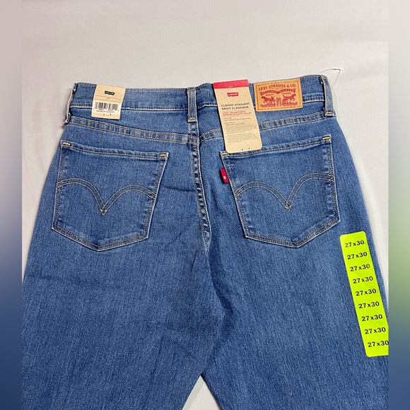 Levi's Women's Classic Straight Mid Rise Denim Jeans 27X30 . NWT - Picture 3 of 4